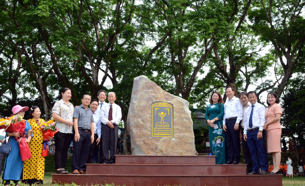 9[-]cây[-]Giáng[-]hương[-]ấn[-]tại[-]Làng[-]sinh[-]thái[-]Hương[-]Trà[-]-[-]Quảng[-]Nam[-]là[-]Cây[-]Di[-]sản[-]Việt[-]Nam